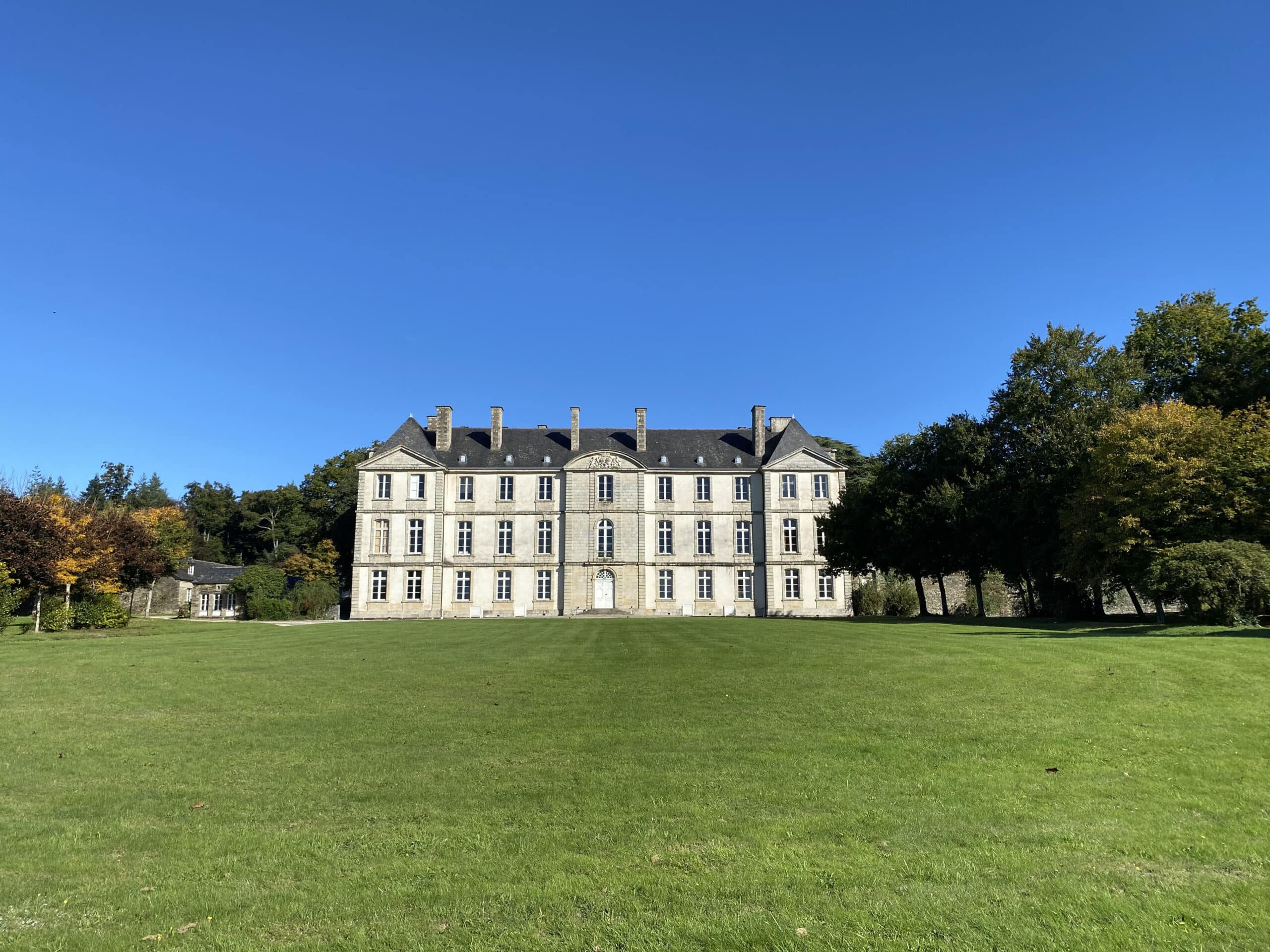 Façade sud du château de Loyat