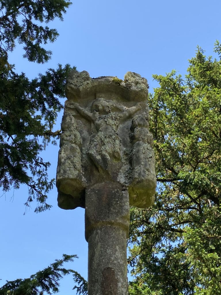Croix de l’enclos de l’église paroissiale Saint-Gildas