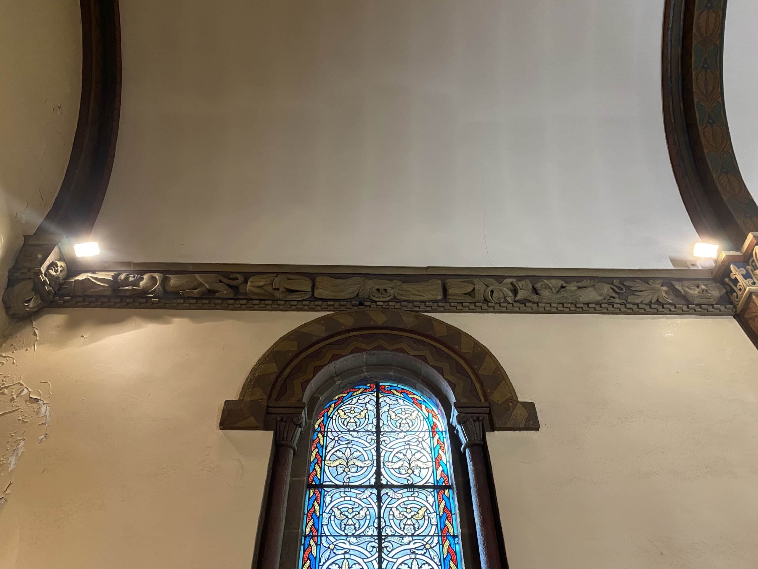 Sablière en bois, chapelle de l'Action de Grâces, Mauron