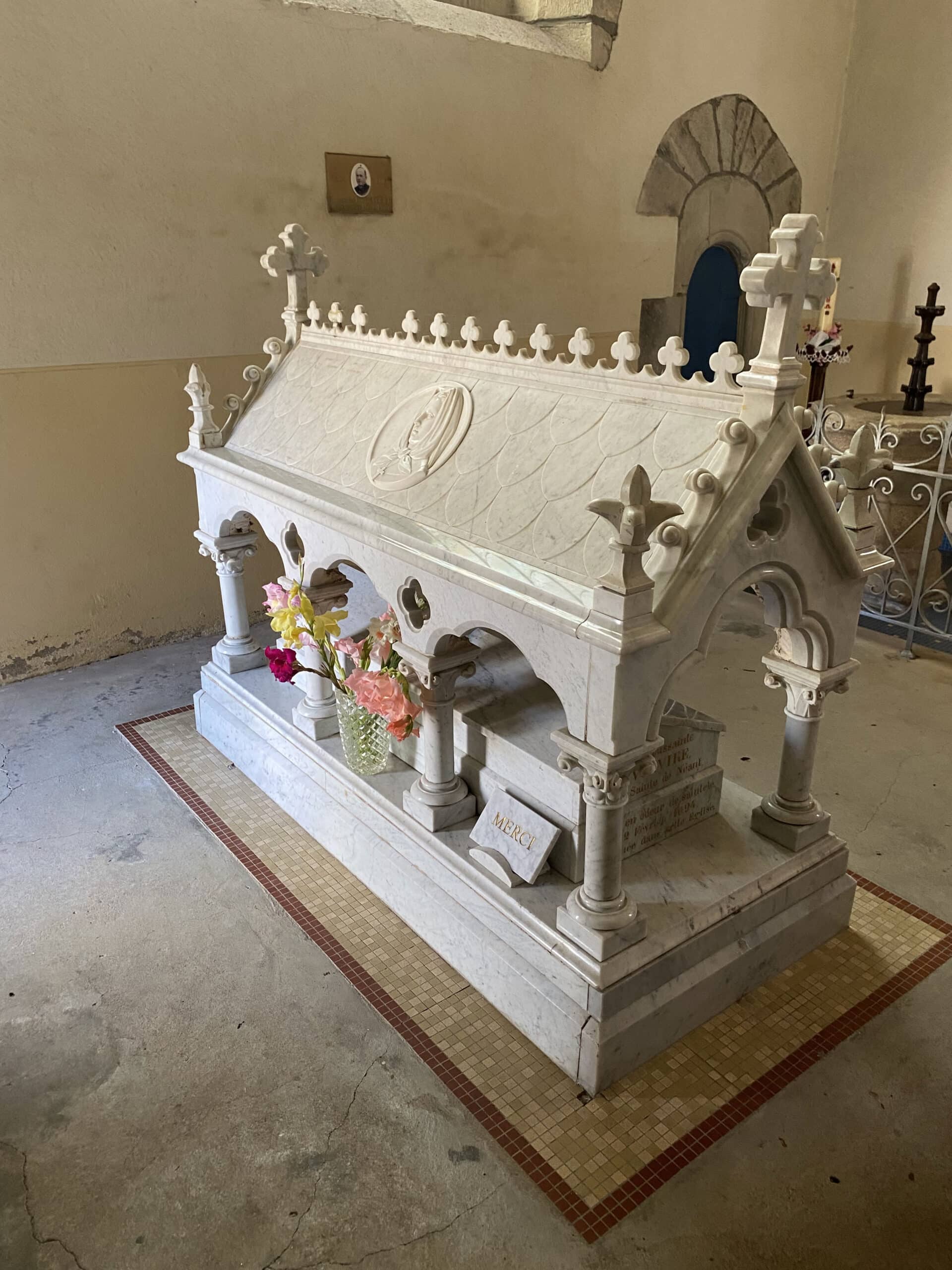 Tombeau d'Anne-Toussainte de Volvire dans l'église de Néant-sur-Yvel