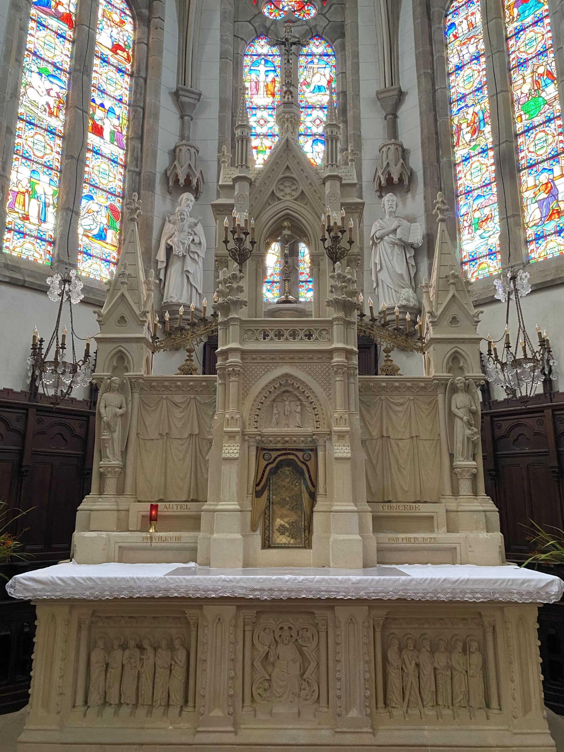 Autel du choeur, vue générale