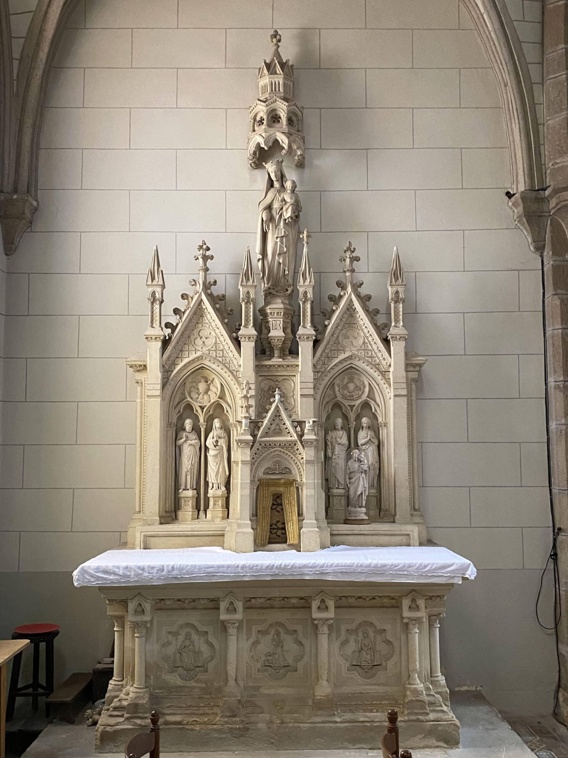 Autel du transept sud, vue générale