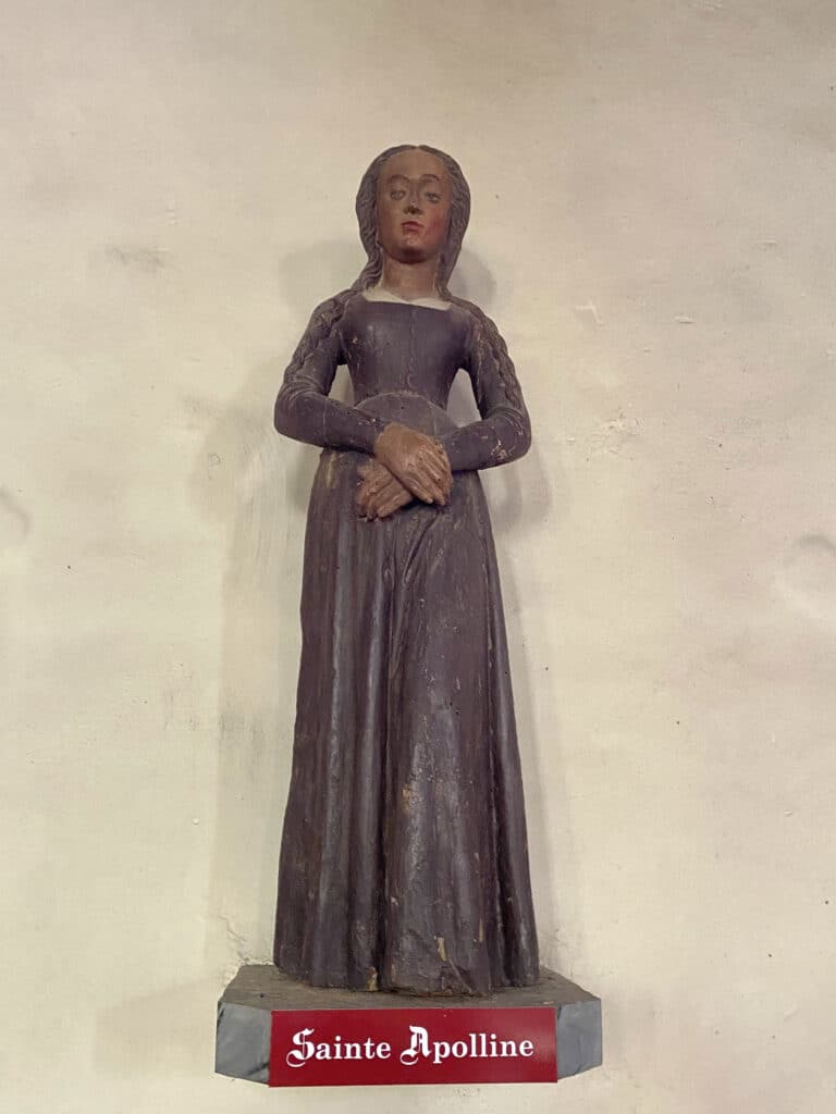 Statue : sainte Apolline – Église Saint-Pierre-et-Saint-Paul