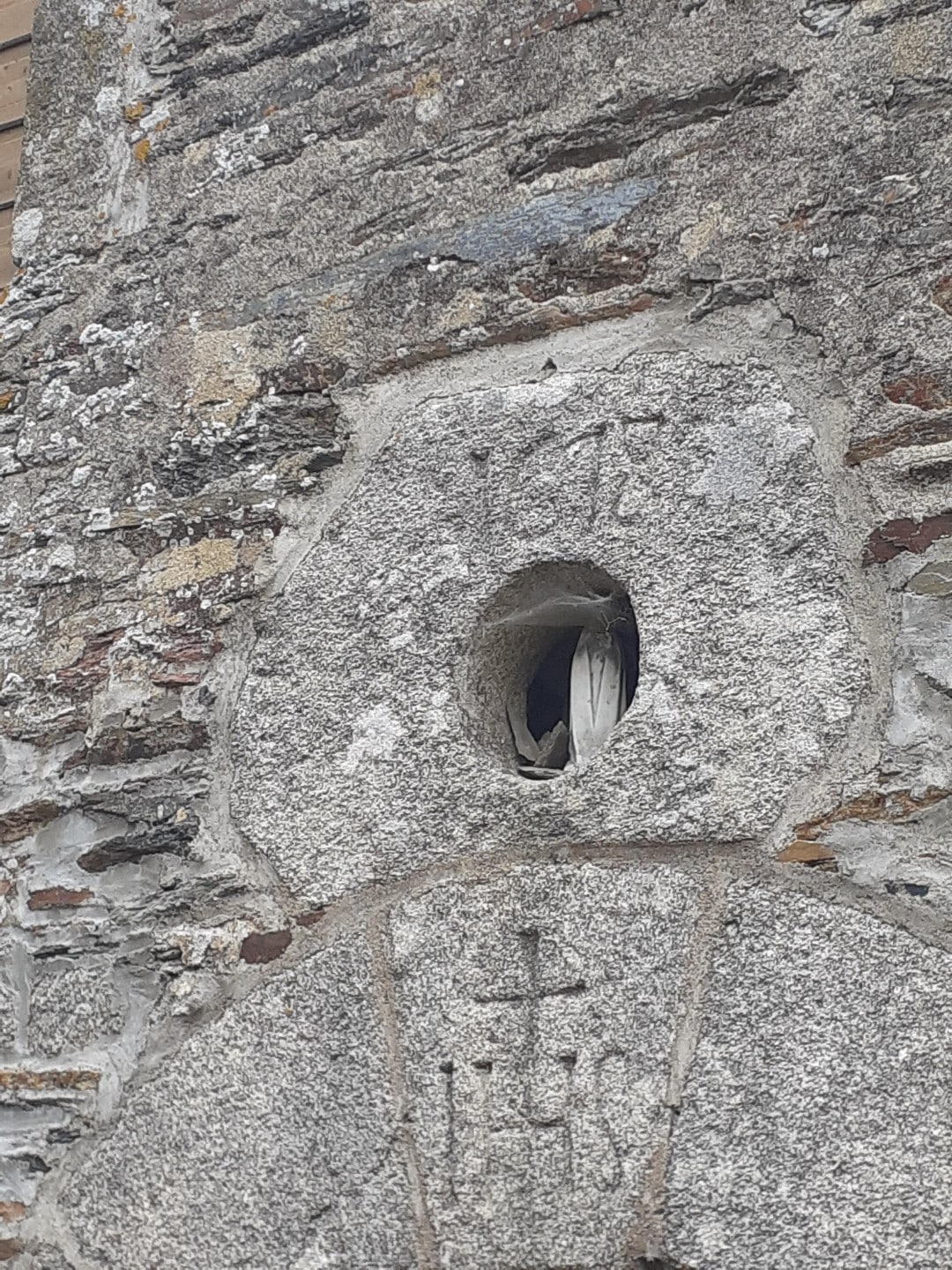 Monogramme, Cour des Guillots, Sérent