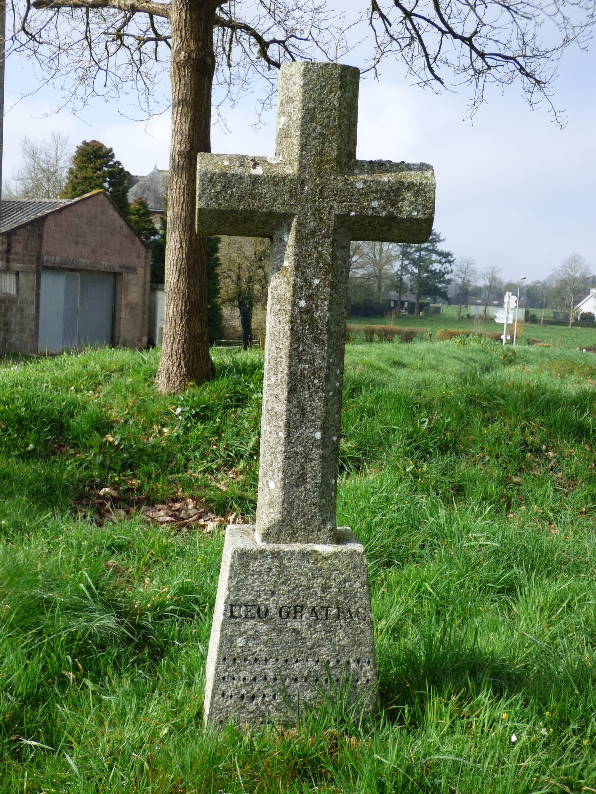 Croix à l'entrée du domaine de la Gaptière