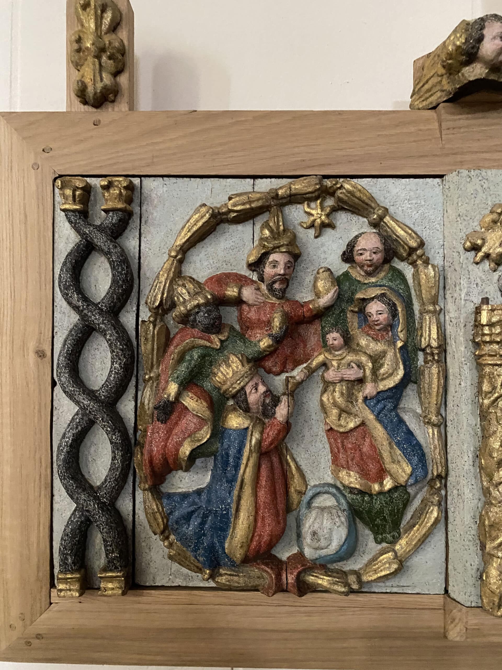 Partie gauche du tabernacle, représentant l'Adoration des Mages