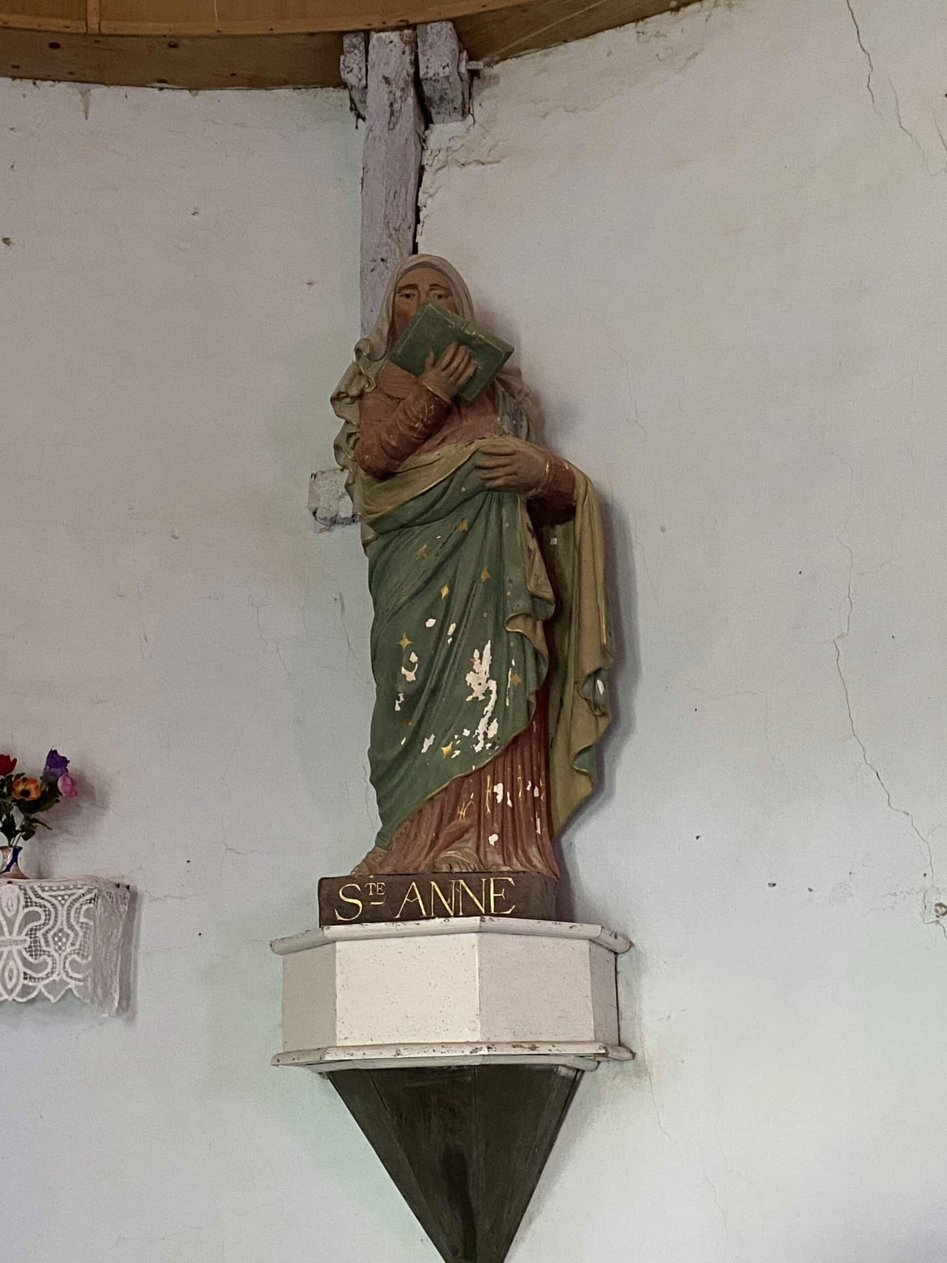 Statue en bois polychrome, du 18e siècle, de sainte Anne