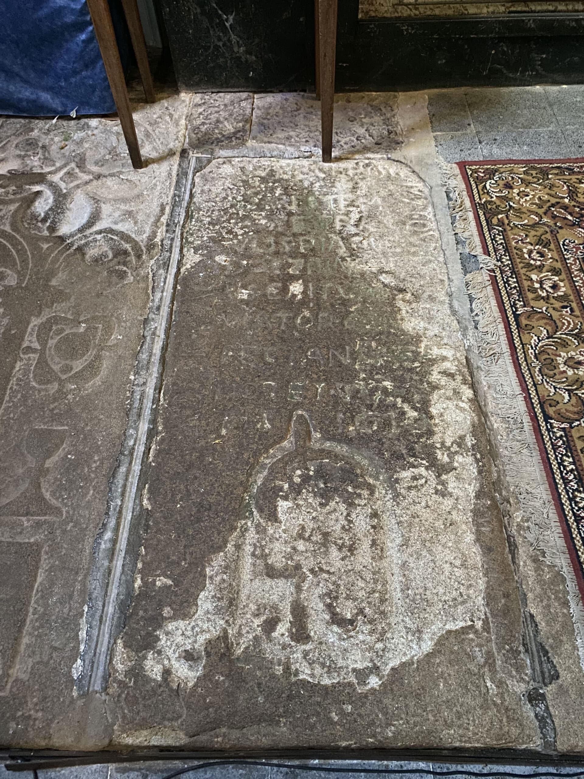 Dalle funéraire de Jean du Bec, vue générale