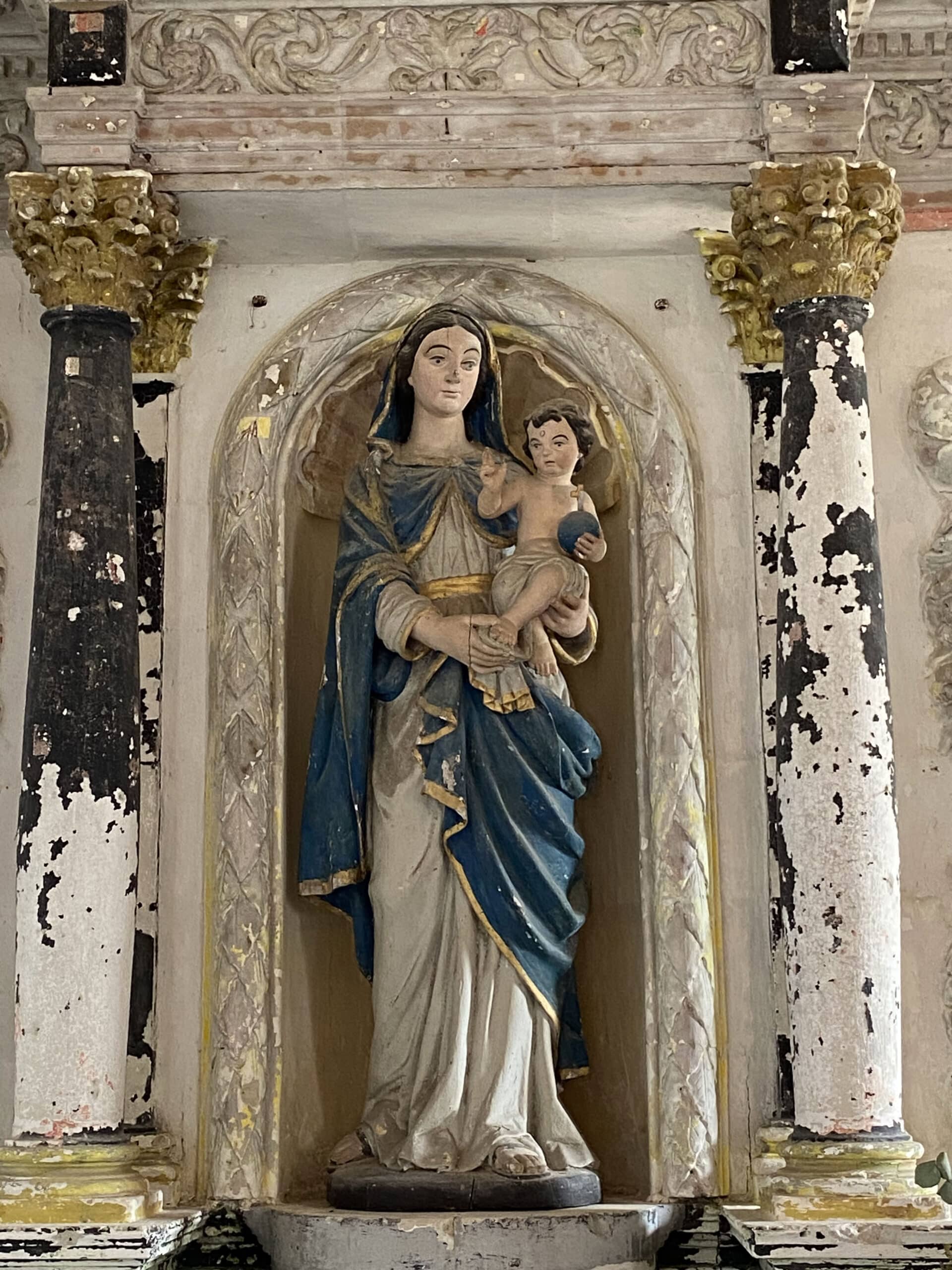 Statue : Vierge à l'Enfant