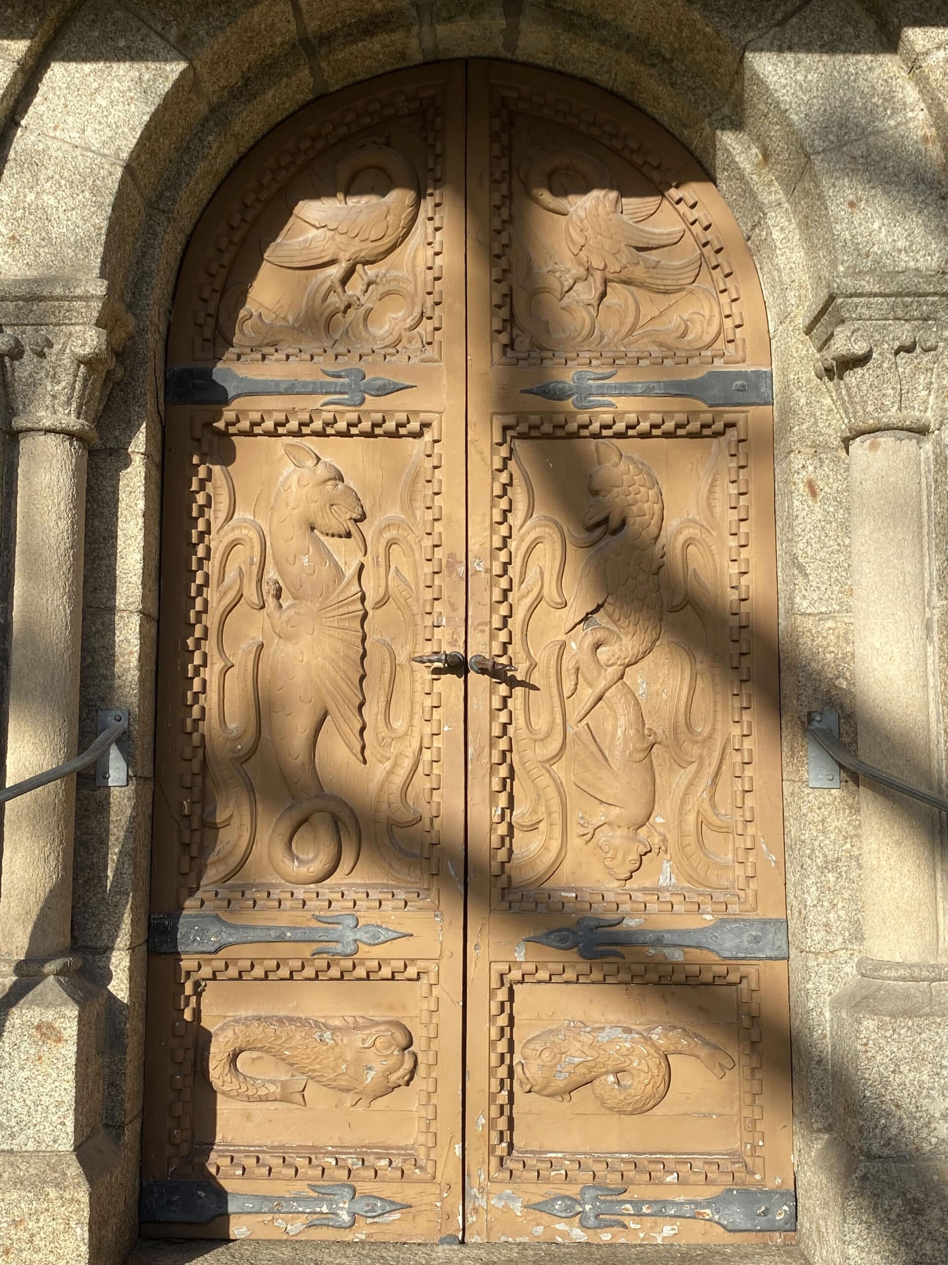 Vantail, façade sud, chapelle de l'Action de Grâces, Mauron