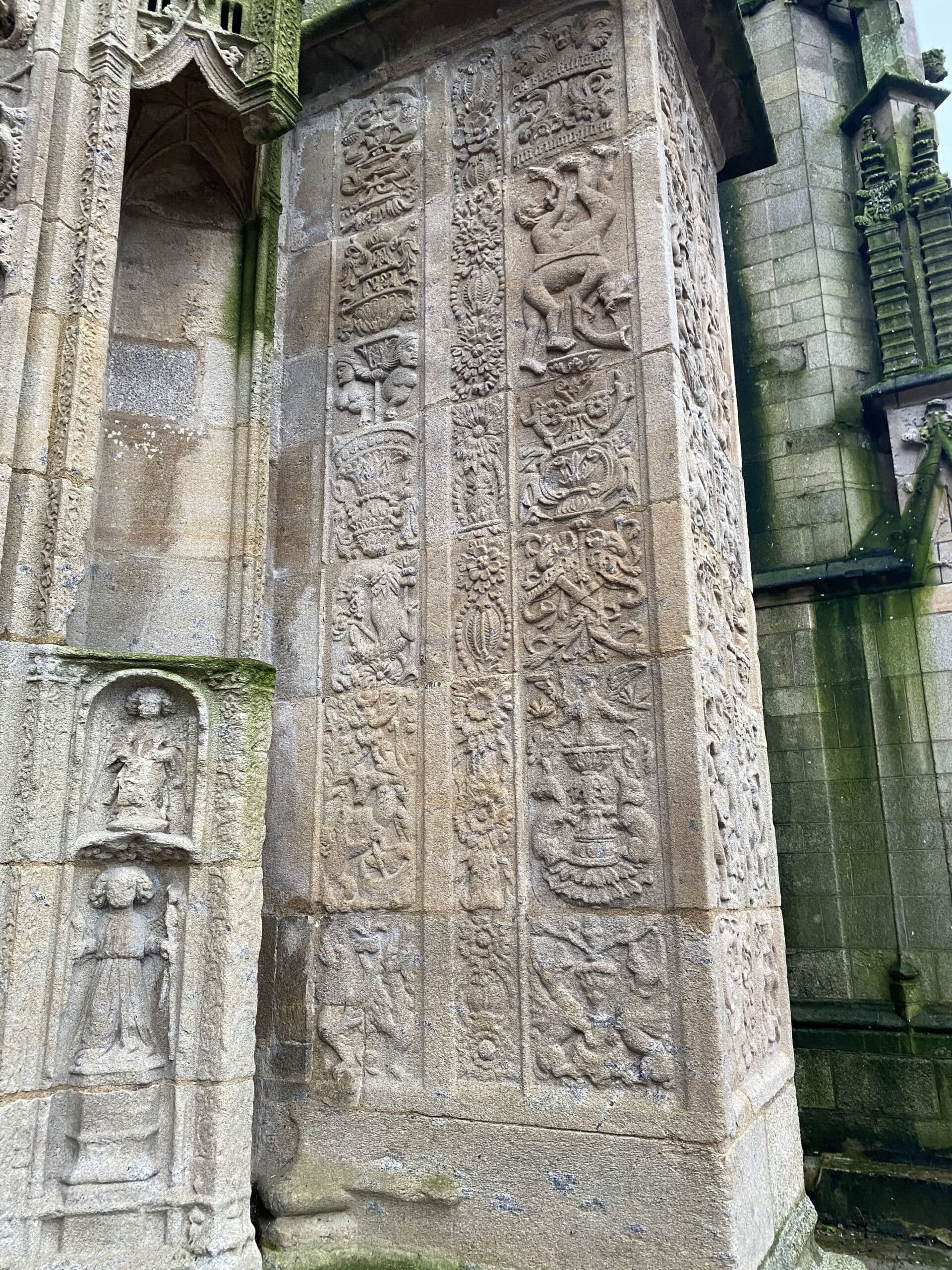 Contrefort droit, détail