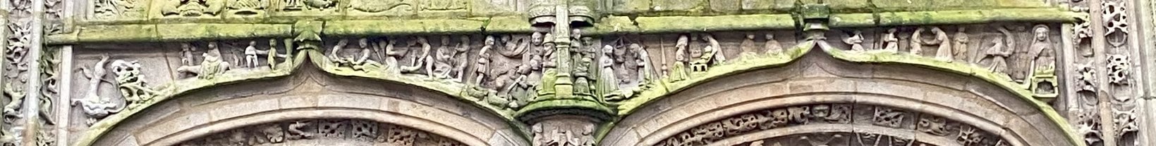 Frise représentant les scènes de la Nativité