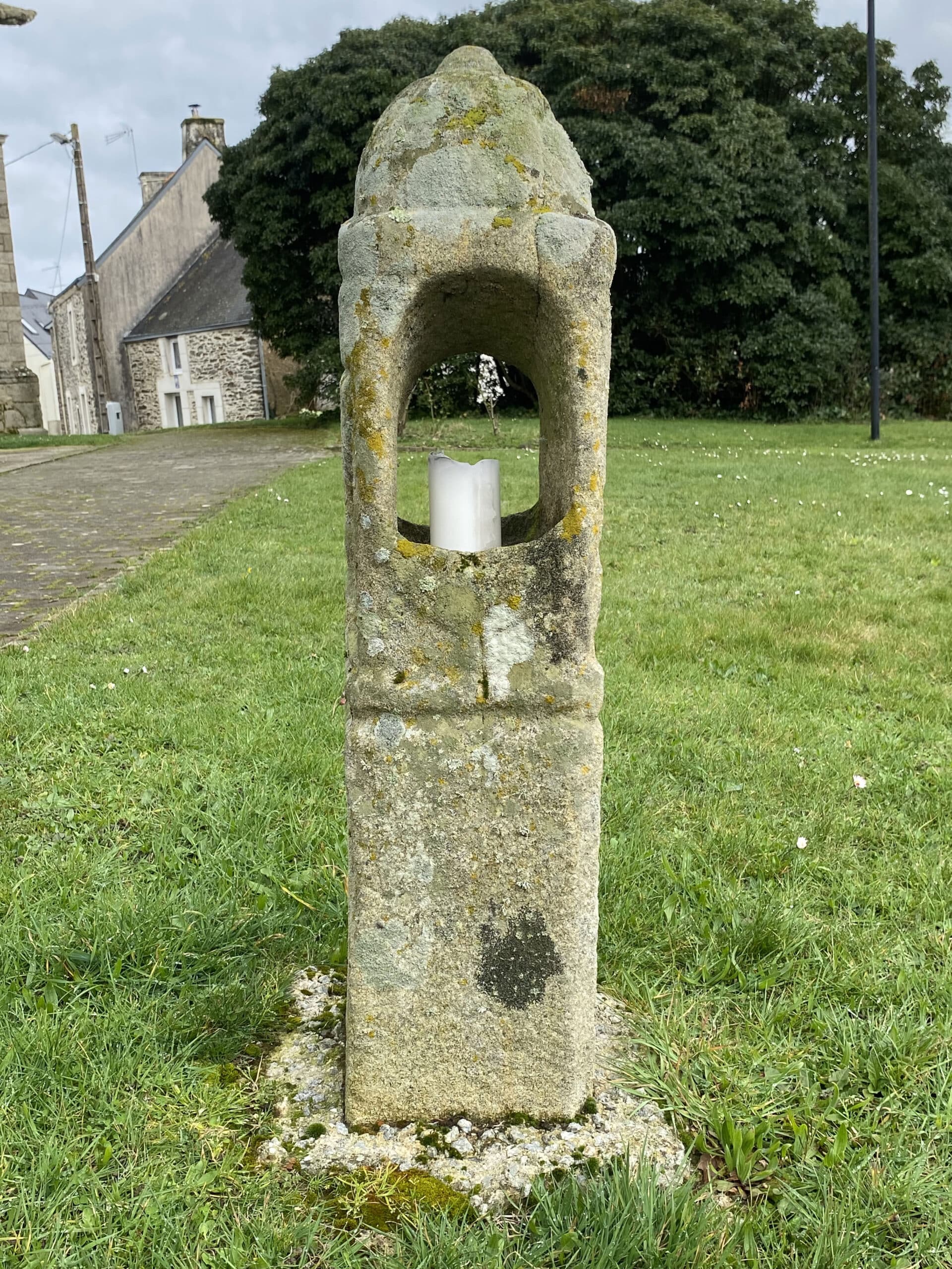 Lanterne des morts, Guégon