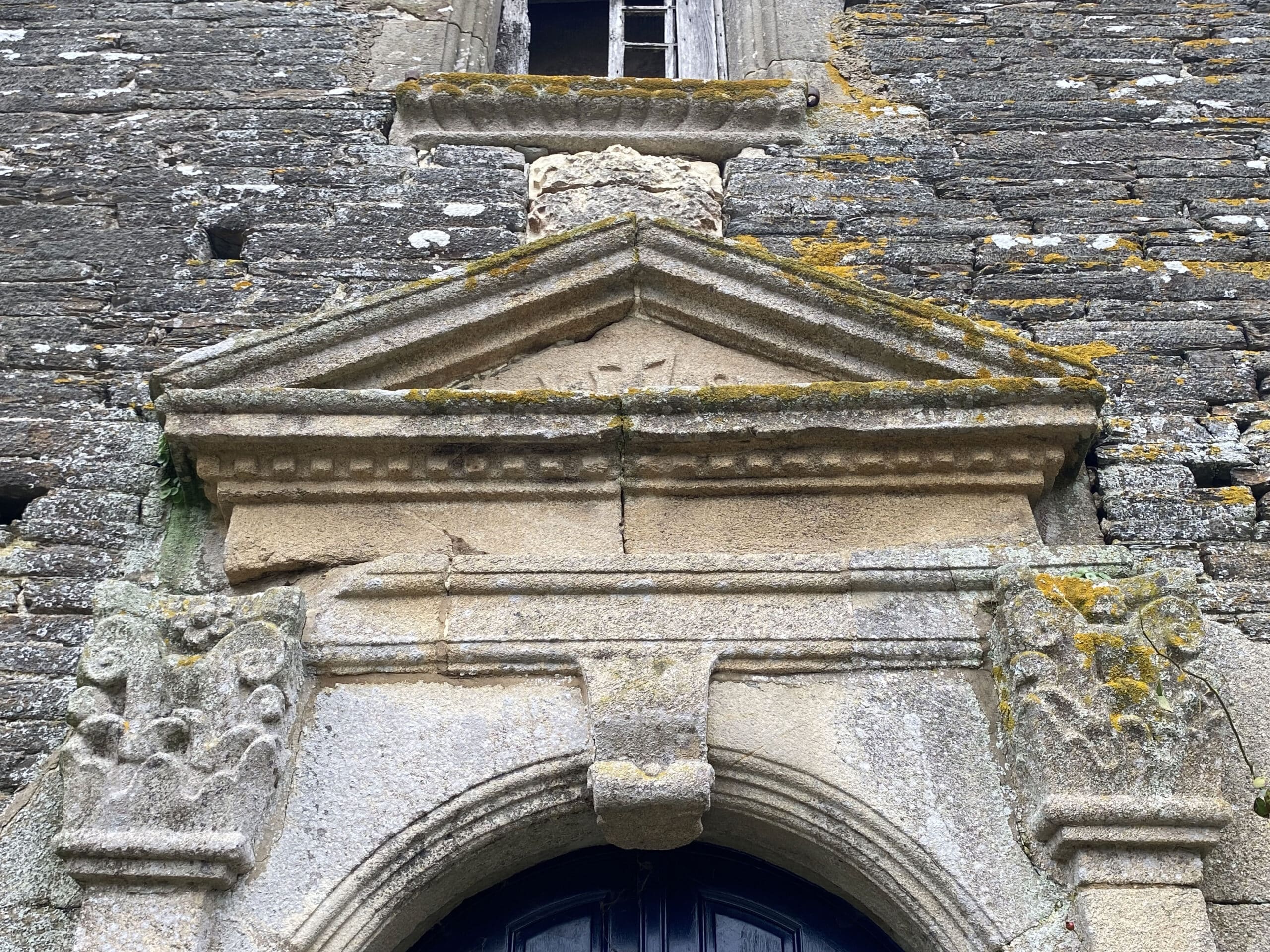 Porte, détail, façade ouest