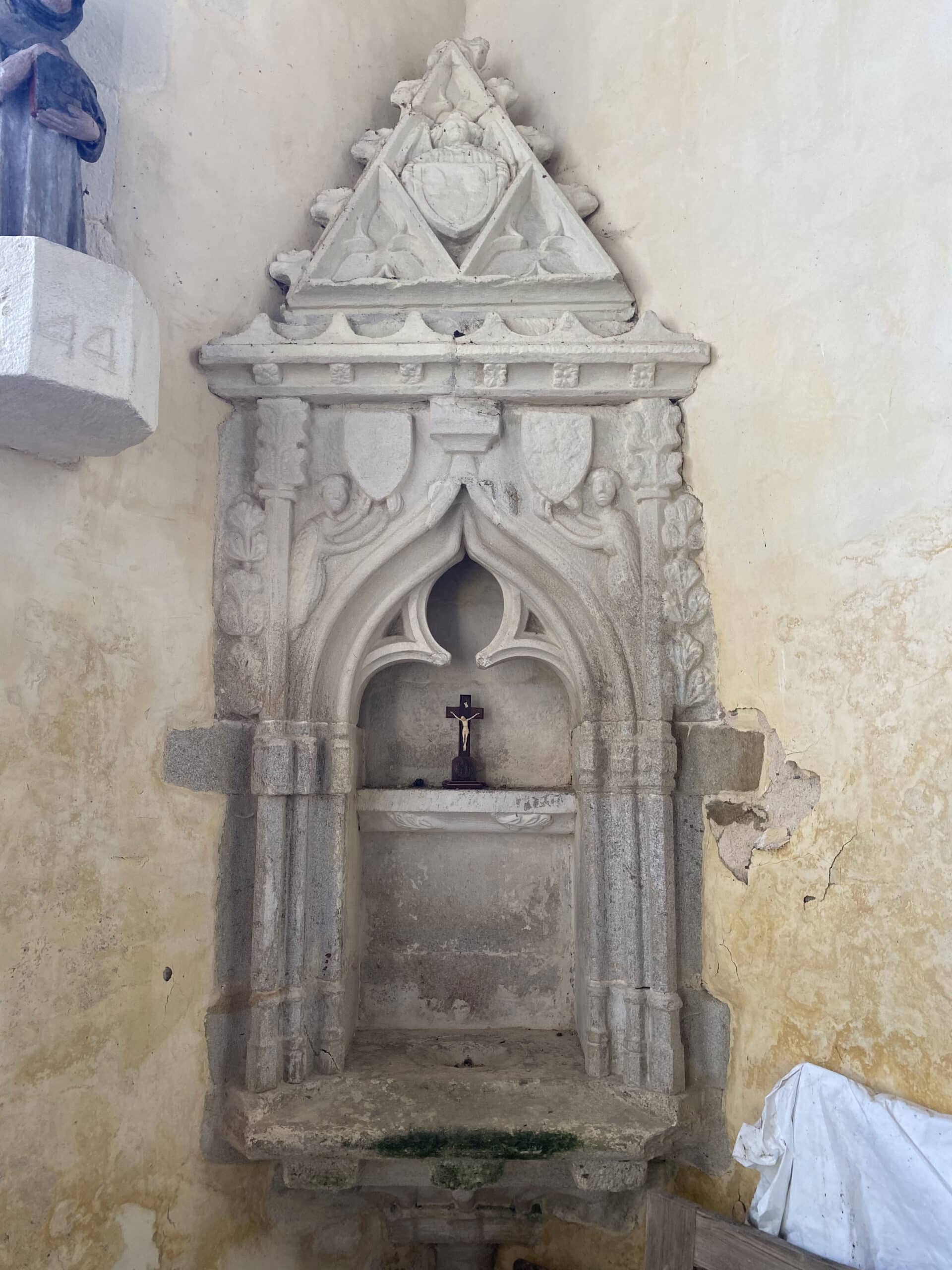 Crédence, chœur de la chapelle Saint-Maudé, La Croix-Helléan