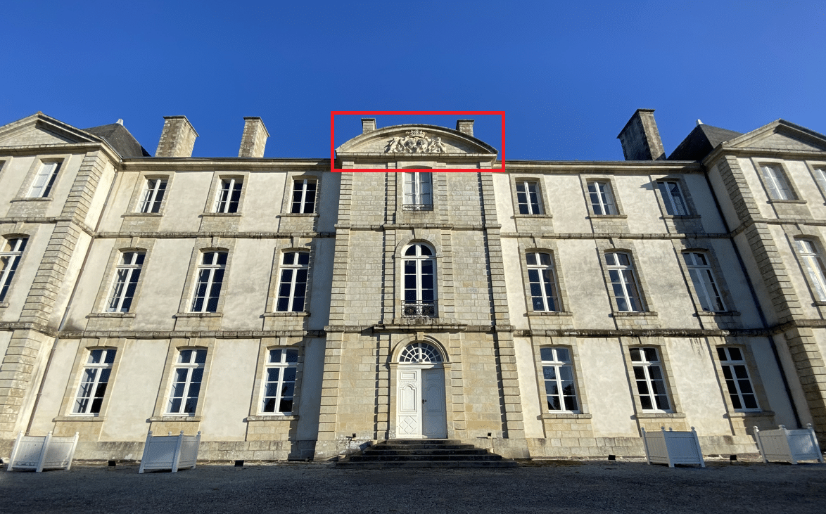 Château de Loyat, façade sud, vue sur le fronton