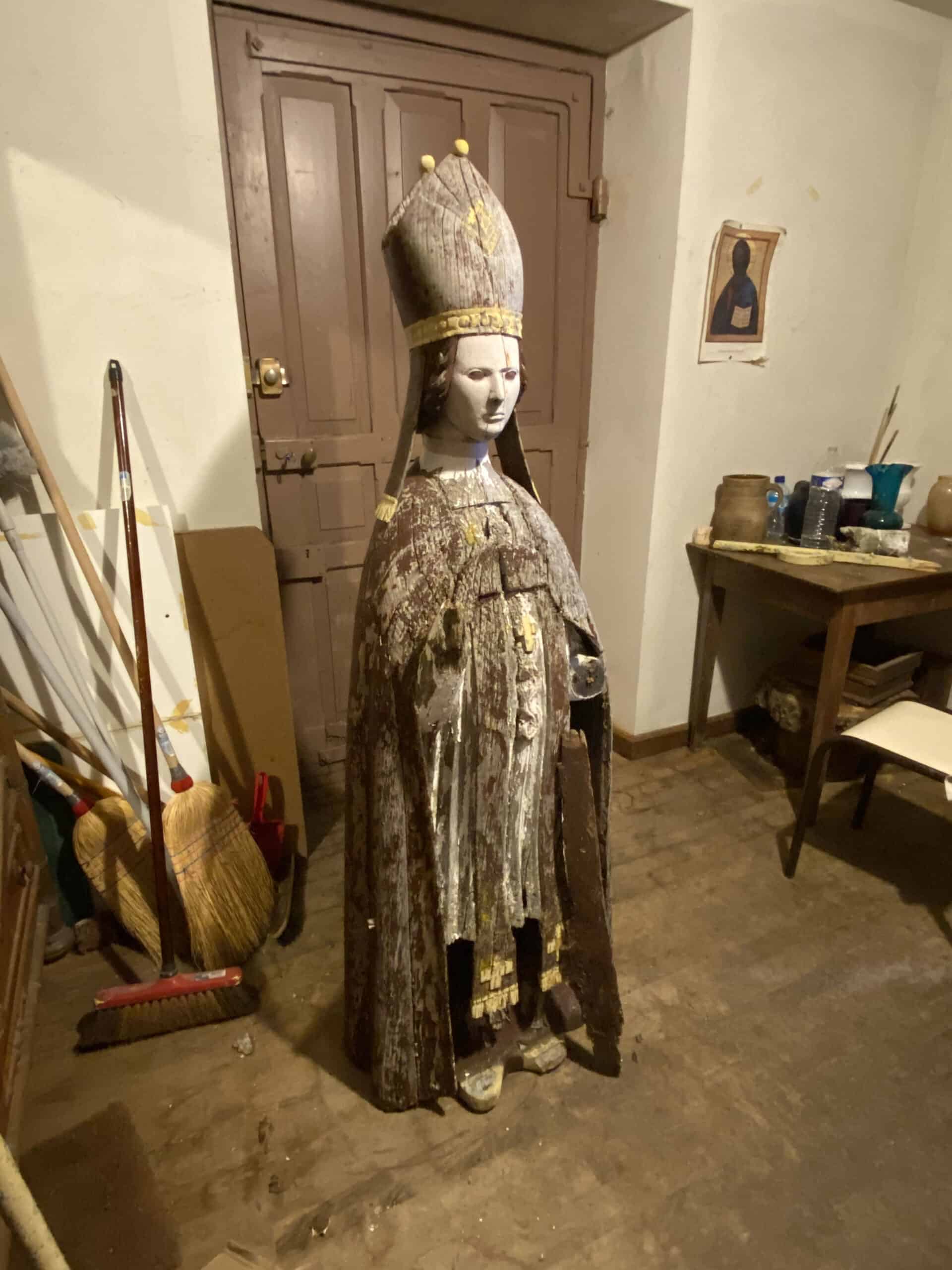 La statue avant sa restauration