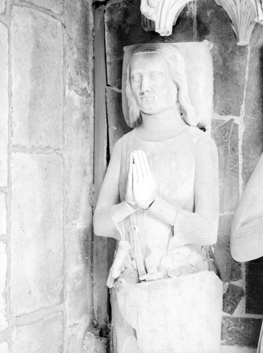 Gisant de Jean II dans l'église paroissiale Saint-Armel de Ploërmel